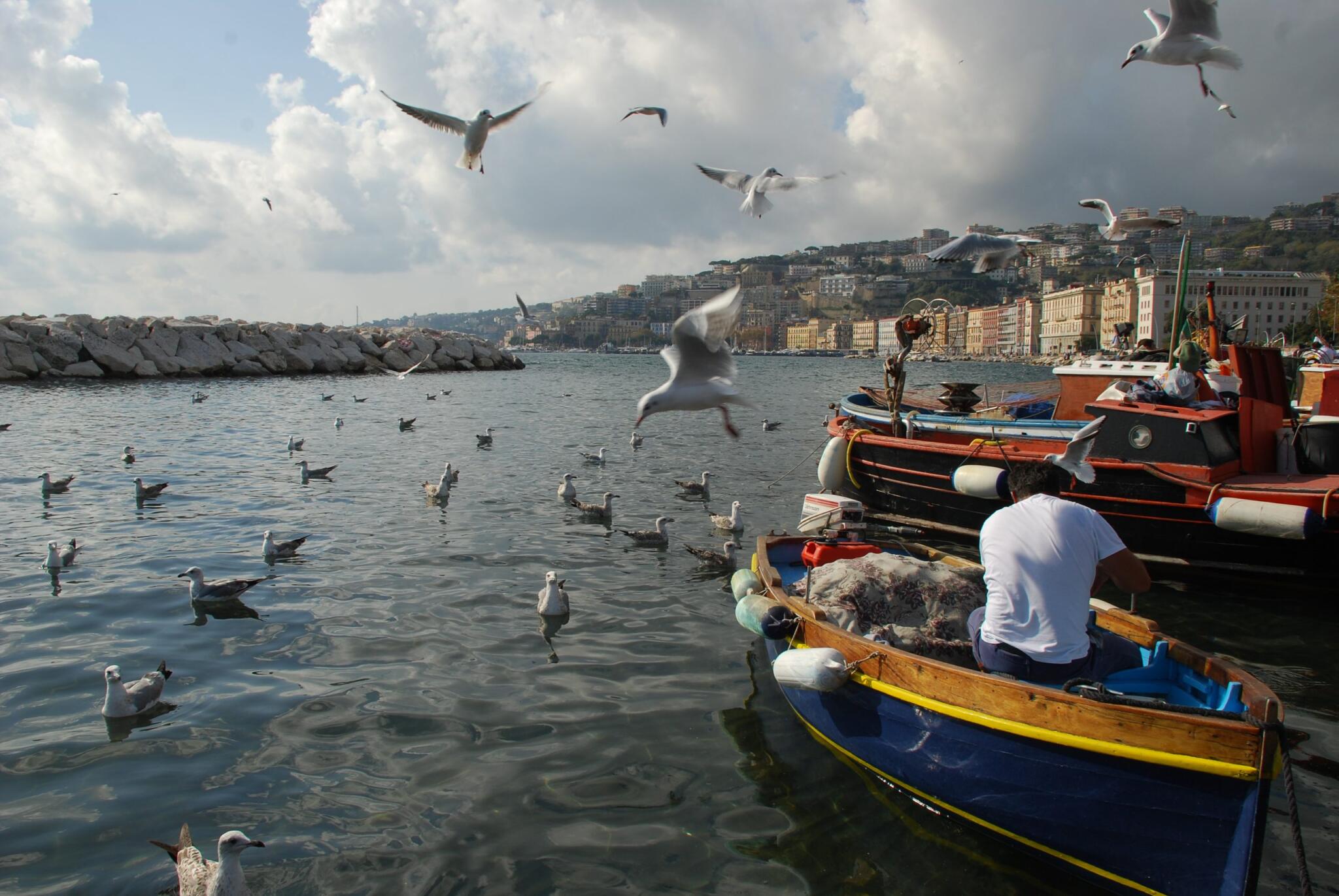 I pescatori puliscono il mare in Campania Con “Remare”