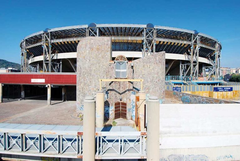 Napoli, de Magistris “cancella” Piazzale Tecchio e via Vittorio Emanuele III