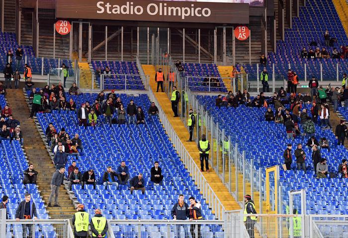 Il Codacons: ”Roma-Napoli a rischio, perquisire tutti e aprire i cancelli in anticipo”