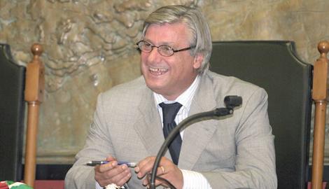 Gragnano, l’ex sindaco Serrapica accusa: ”Pacchi per i poveri distribuiti anche ai non aventi diritto”