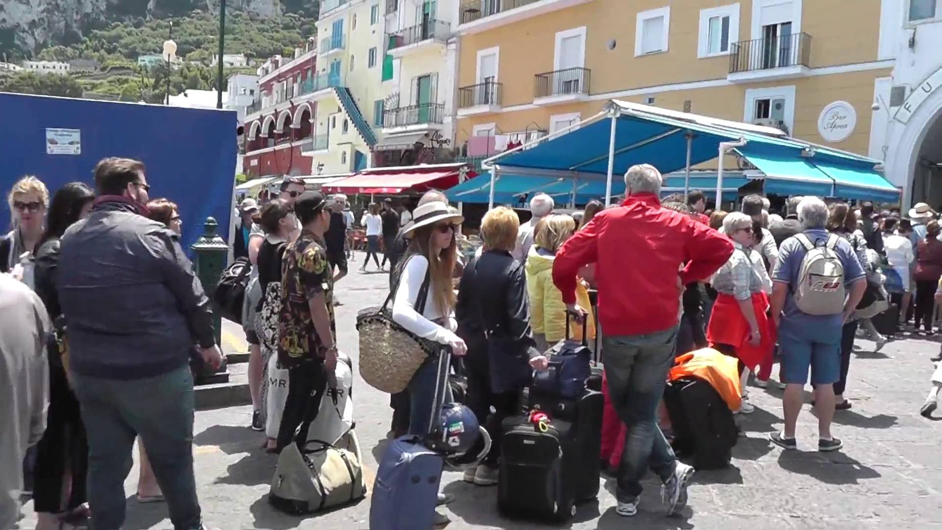Incidente sul porto di Capri, turista si ferisce alla testa