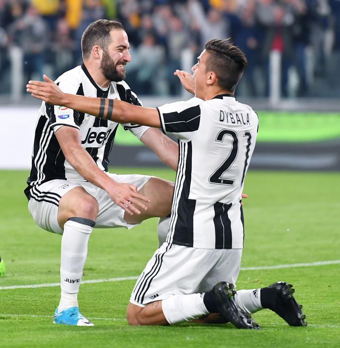 Calcio: Juventus, Higuain si allena in parte coi compagni