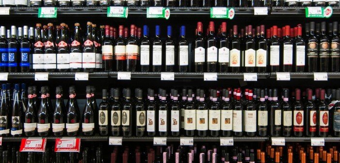 Imprenditore truffato sul maxi ordine di vini: 70mila euro pagati con bonifici falsi