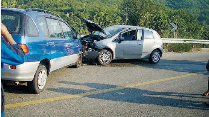 Nola, la Finanza scopre un giro di falsi incidenti di auto: 53 indagati