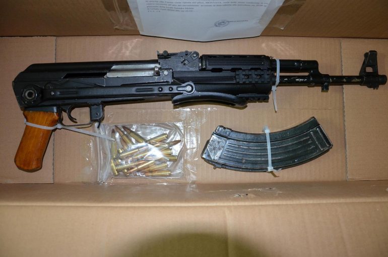 Cardito, avvertimento a colpi di kalashnikov