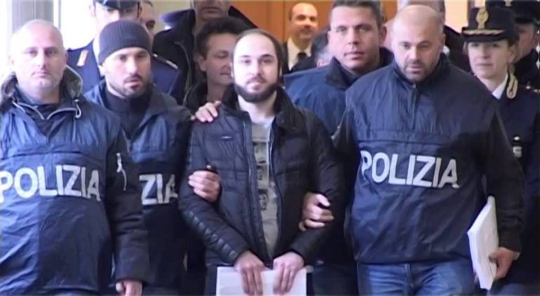 Camorra, l’ex baby boss Riccio: ‘Se potessi tornare indietro non lo rifarei’ e ottiene lo sconto a 16 anni di carcere