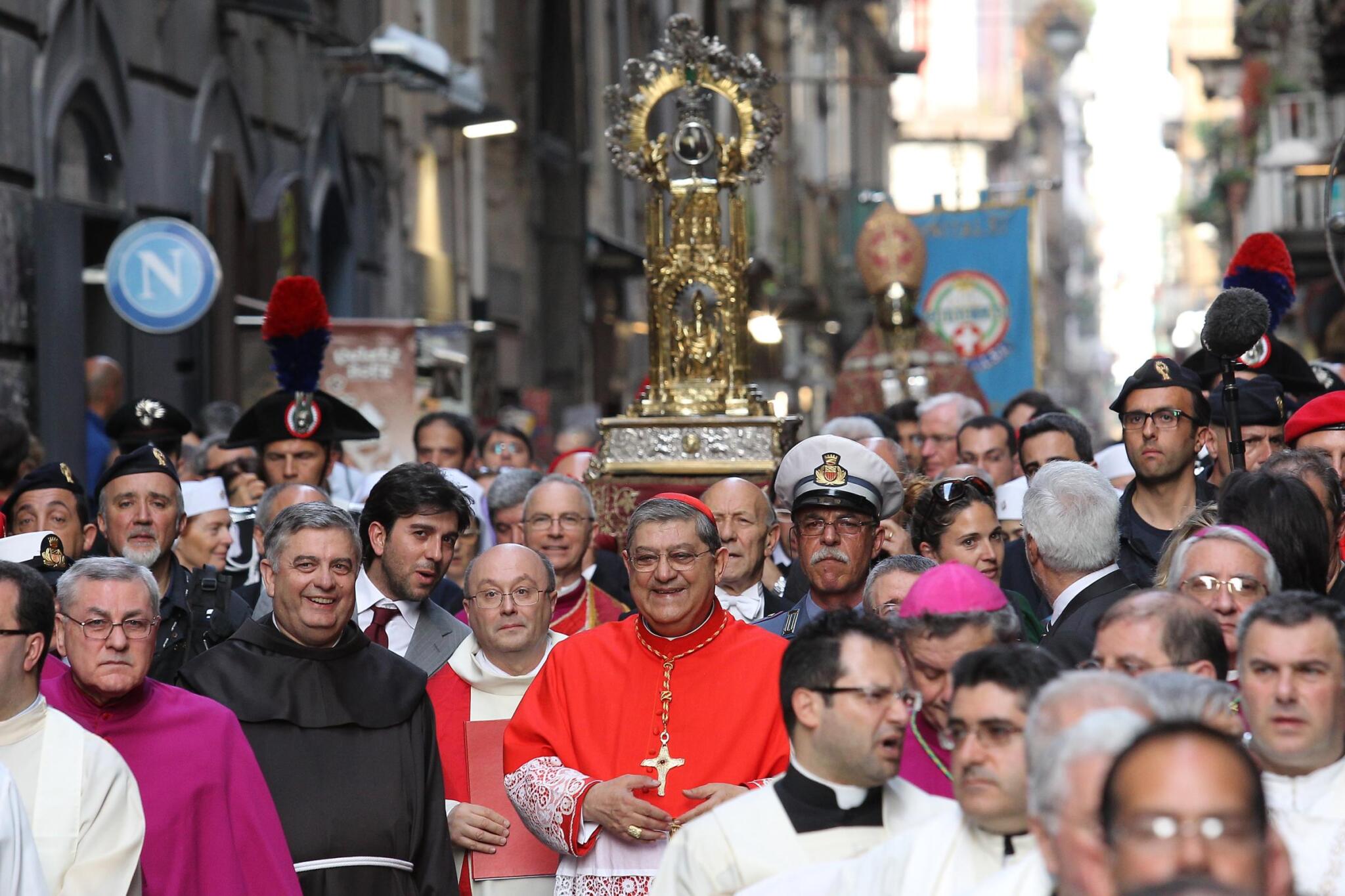 Napoli, si va verso lo stop della processione di San Gennaro del 2 maggio: non era mai accaduto