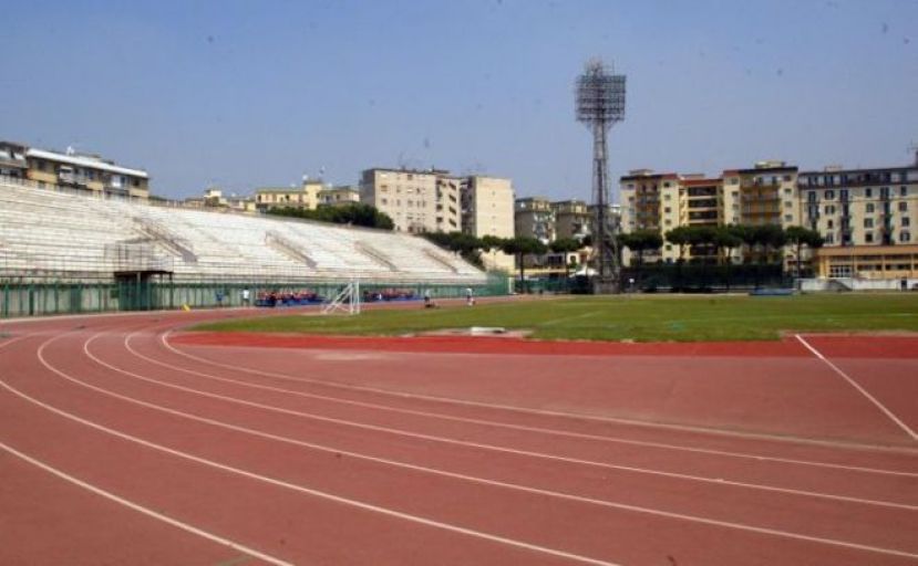 Maltempo a Napoli, il forte vento causa danni allo stadio di Scampia
