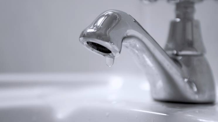 Cede condotta a Pozzuoli, diecimila residenti senza acqua