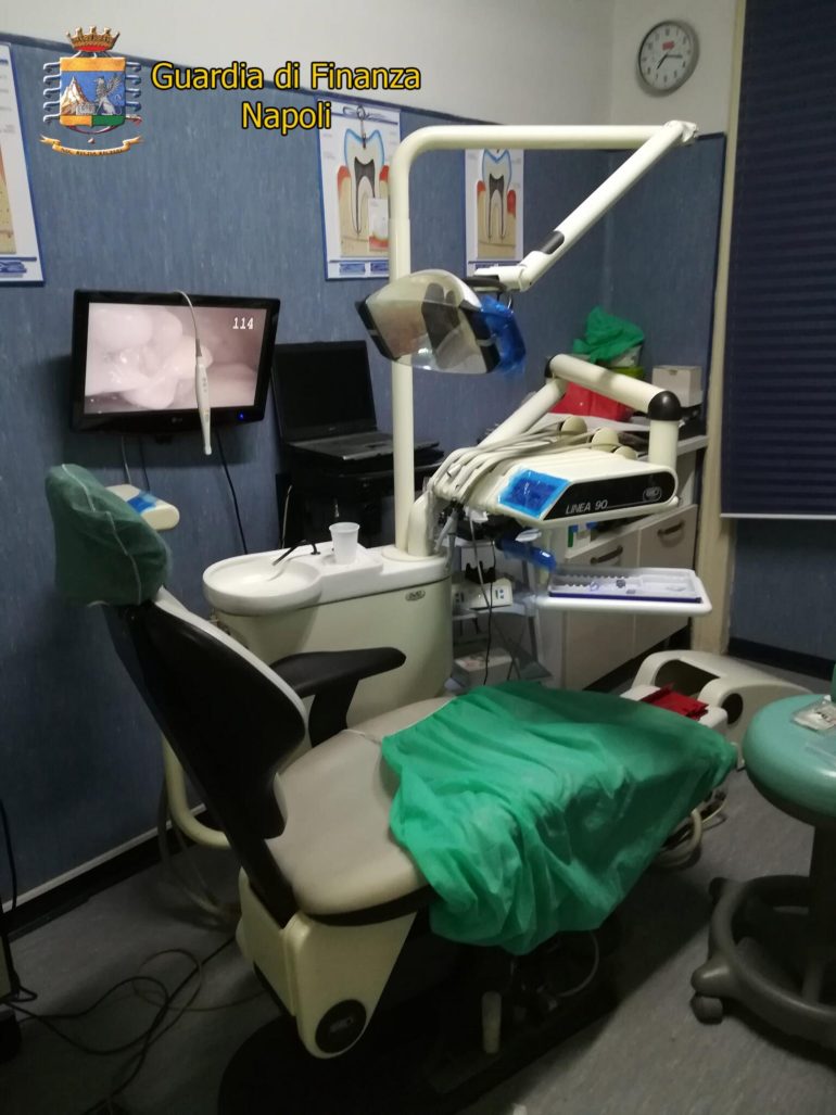 Falso dentista scoperto a Giugliano denunciato