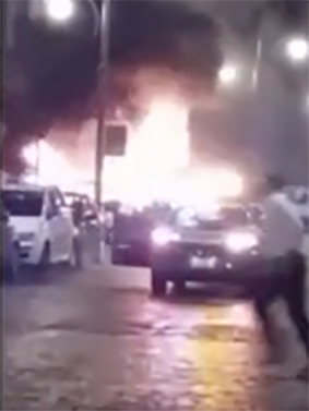 Napoli, misterioso incendio di un taxi a Santa Lucia - Cronache della Campania