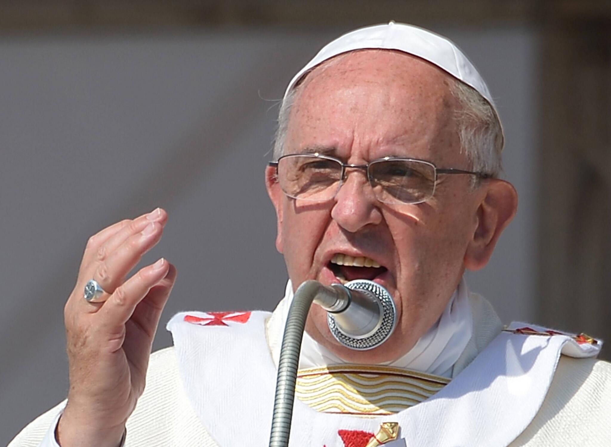 Napoli, il Papa riavvia il caso sul presunto prete pedofilo di Ponticelli