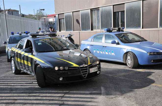 Castellammare, controlli straordinari della polizia: 100 identificati