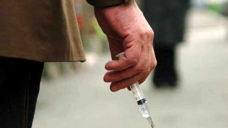 IN NUOVA ZELANDA Si fa vaccinare 10 volte in un giorno per dare i certificati ai novax