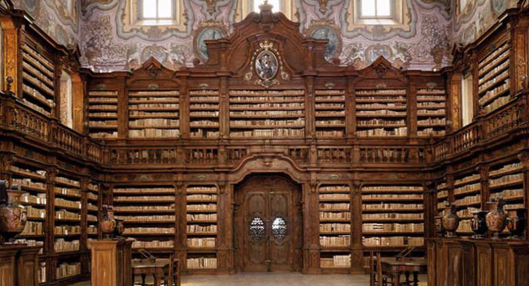 Rubarono libri antichi dall’Abbazia di Montecassino: condanna bis per De Caro, ex consulente del Ministro Galan, e per Delsalle