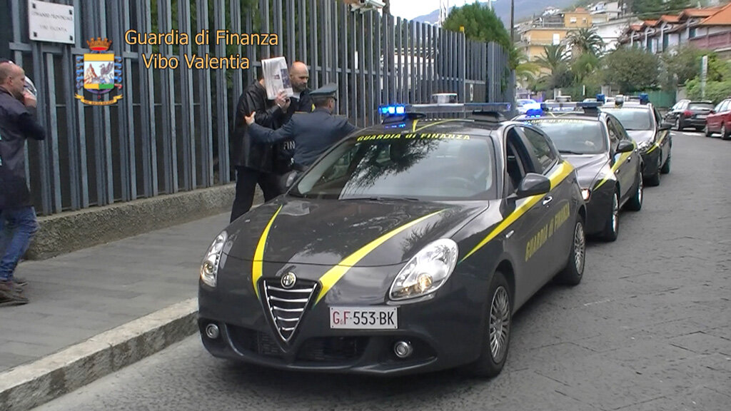 Blitz antidroga tra Sicilia, Campania e Calabria, 19 arresti