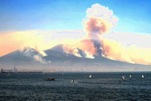 ‘Vesuvio, evacuazione in corso’, ma è una fake news: sito denunciato per procurato allarme