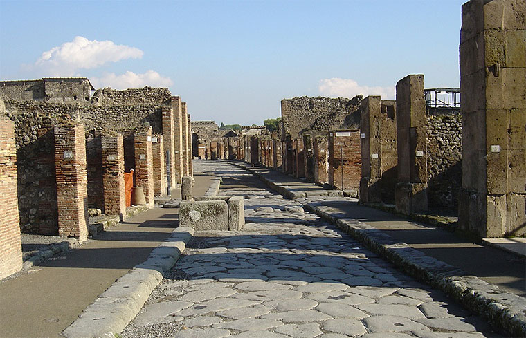 Pompei. A cura di Carlo Avvisati, tornano i graffiti latini tradotti in napoletano