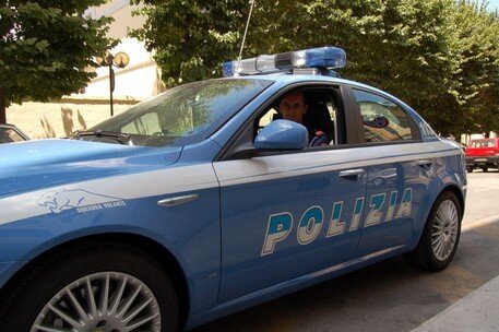 Napoli, controlli della polizia in una sala scommesse di Ponticelli: tre denunce