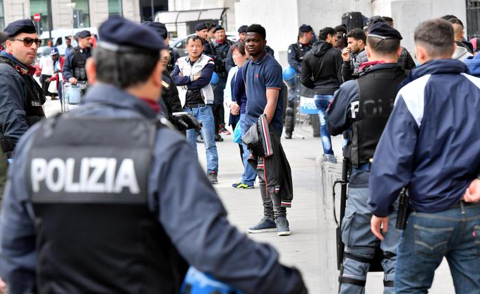 Napoli, rissa tra migranti irregolari alla Stazione centrale: 4 arresti