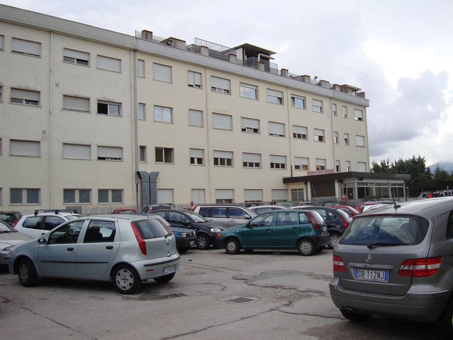 Pretendono una visita urgente all’ospedale di Acerra e aggrediscono infermieri e medici: quattro persone di Pomigliano identificate