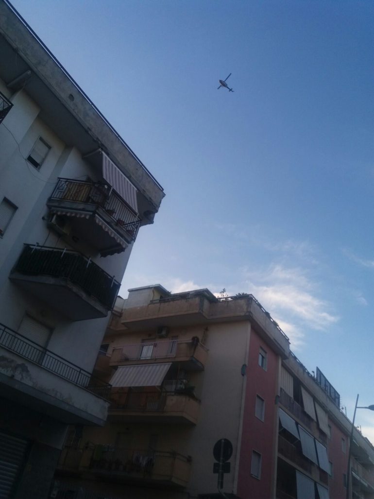 Blitz della polizia a Scafati alla ricerca di latitanti. IL VIDEO