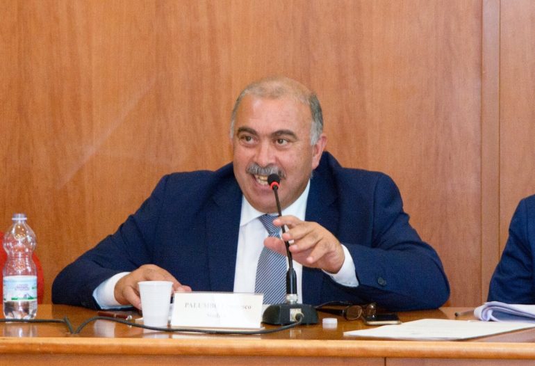 Capaccio Paestum, il Sindaco Palumbo rinuncia a parte dello stipendio