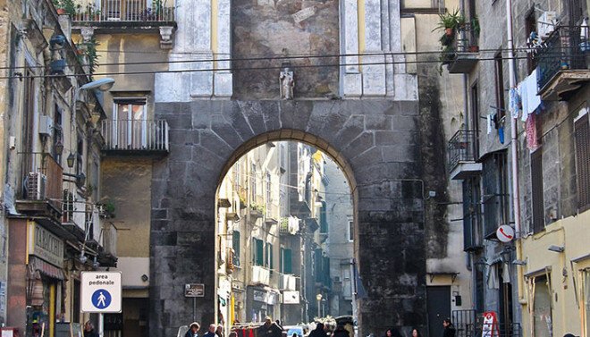 Napoli, domani presentazione della convenzione per il restauro della porta S.Gennaro