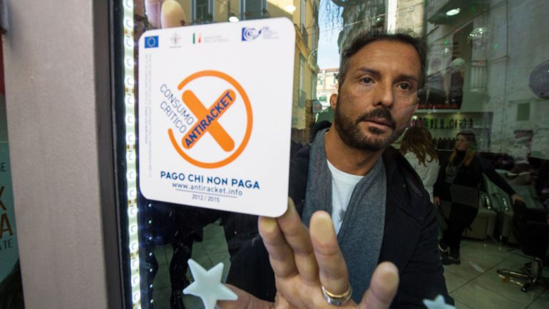 Ricomincia da Sorrento il parrucchiere anti clan