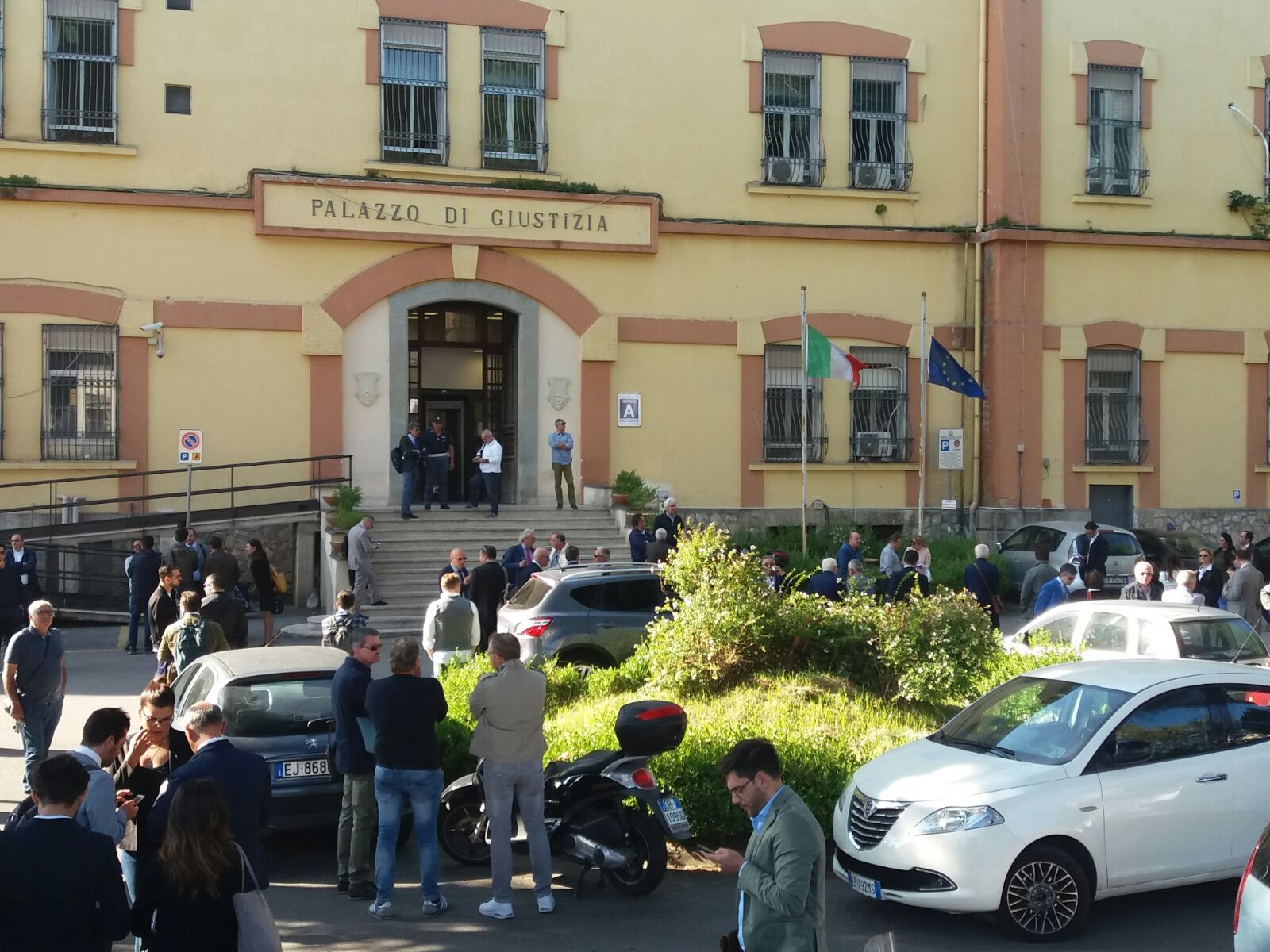 Allarme bomba al Tribunale di Nocera: arrivano gli artificieri