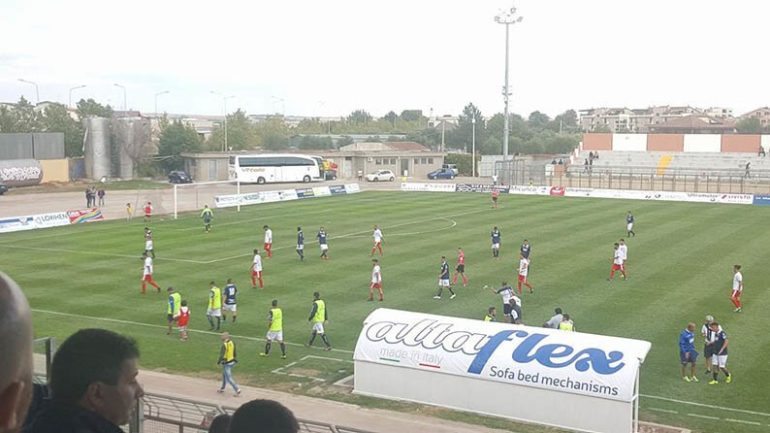 La Cavese comincia a correre e vince in casa della capolista