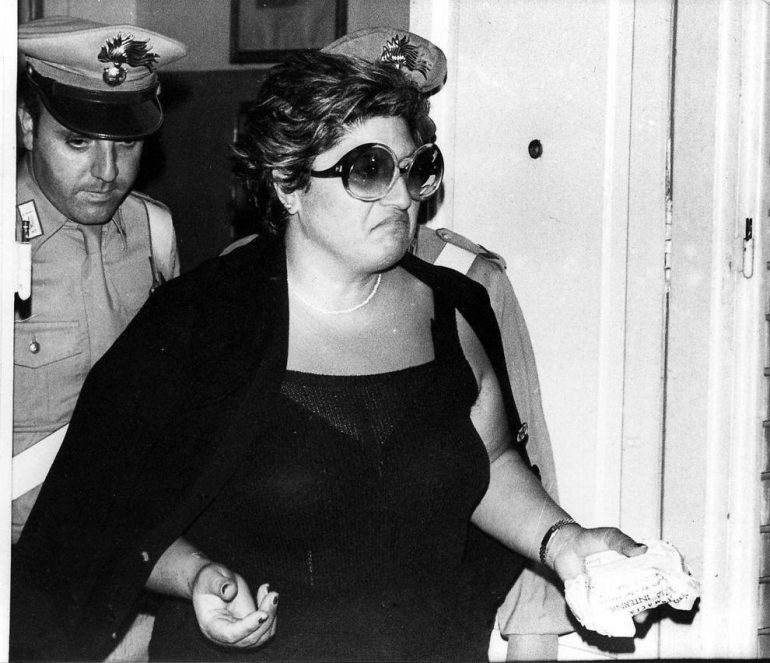 Funerali blindati per la ”vedova nera” della camorra, assente il figlio, l’ex boss Angelo Moccia