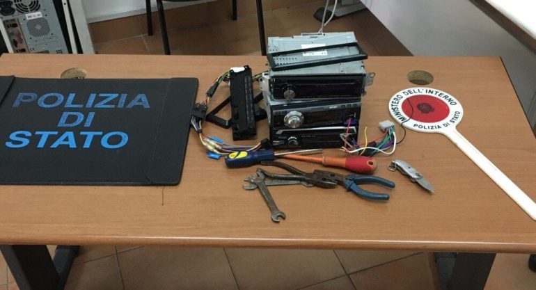 Napoli, ladro di auto seriale arrestato dalla polizia all’Arenella