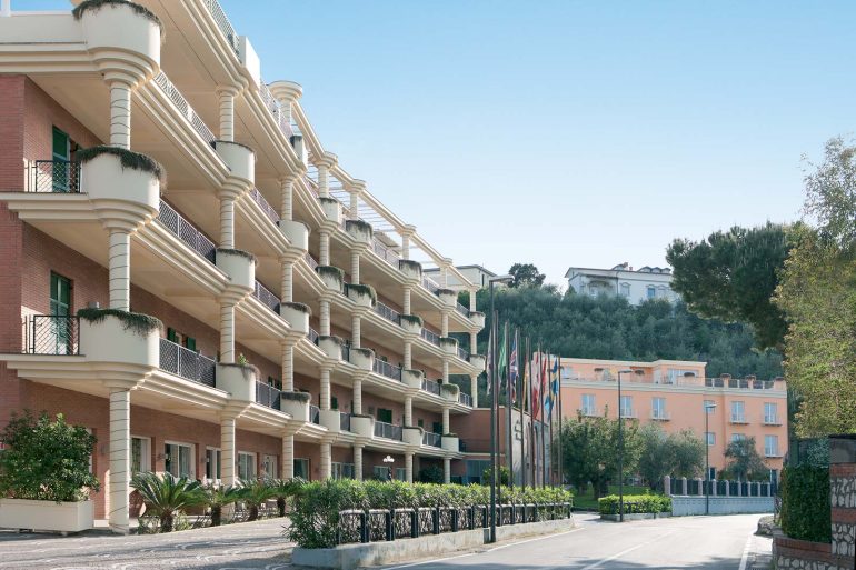 Sorrento, turista americana col figlio di 7 anni respinta dall’hotel ‘adulty only’