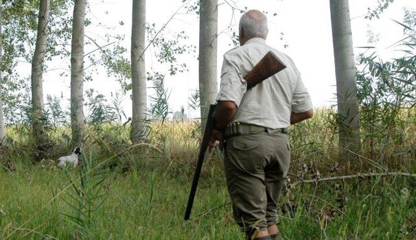 Gli ambientalisti chiedono la sospensione della stagione della caccia