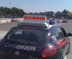 Ladri contromano in autostrada sperorano auto dei carabinieri e fuggono