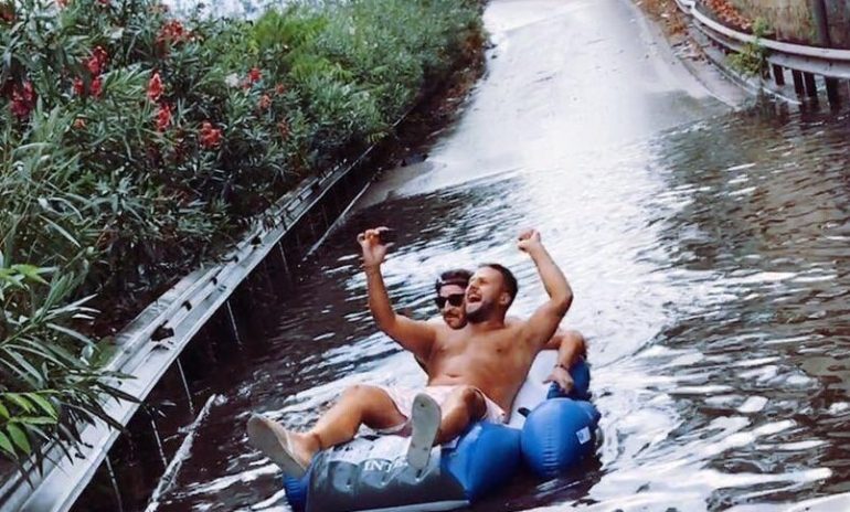 Napoli, il video virale di Ciak&Medico e la ‘piscina’ sullo svincolo della tangenziale al Vomero. IL VIDEO
