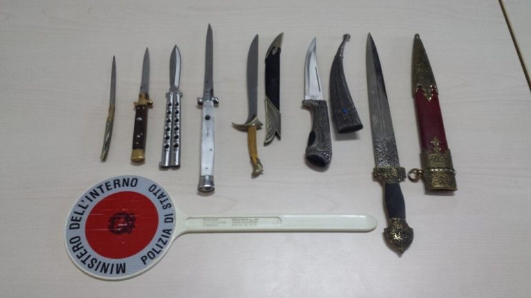 Napoli, banda di rapinatori minorenni di Ponticelli bloccati armati dalla polizia