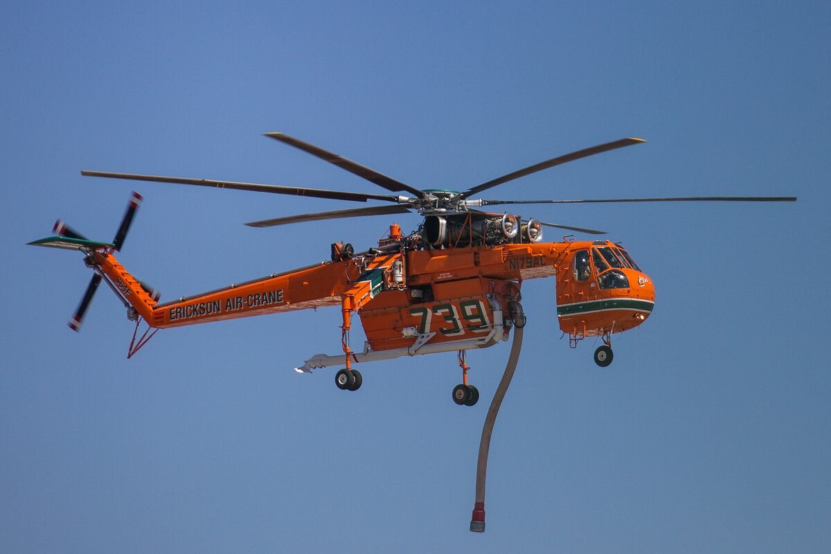 Incendi: arriva l’elicottero Erickson e rientra l’emergenza al Monte Faito