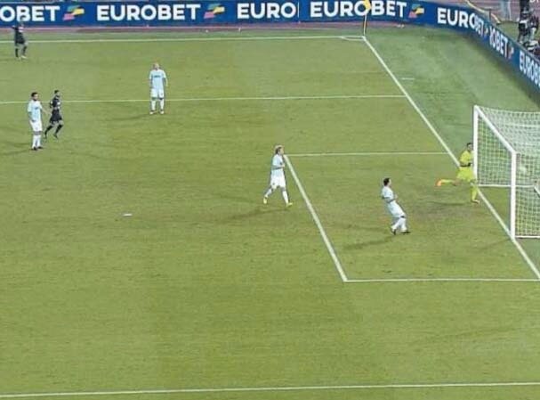 ”Mi sono girato, ho visto il portiere fuori ed ho tirato’’. Oggi c’è Mertens: 32 anni fa Maradona