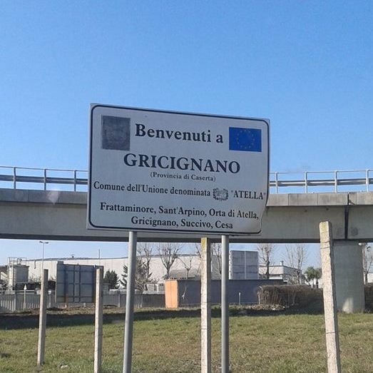 Venticinquenne ritrovato morto lunga la provinciale Aversana: è giallo