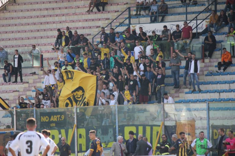 Castellammare, viola il Daspo per vedere il derby: arrestato tifoso della Juve Stabia