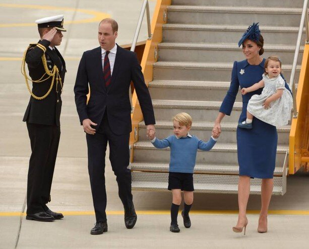 Terzo royal baby in arrivo per la il principe William e sua moglie Kate. Felicissima la regina