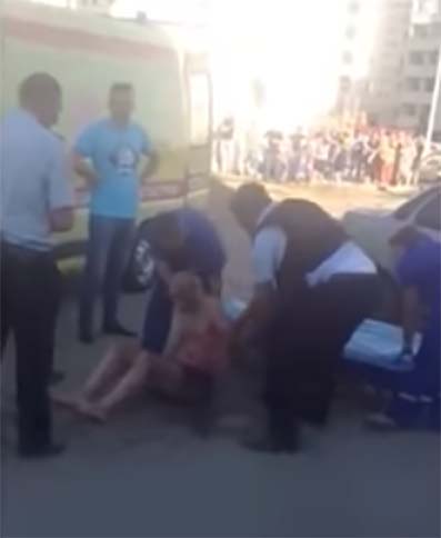 Follia in Russia, decapita la nipotina e scende in strada con la testa della bambina di soli 18 mesi in mano. IL VIDEO