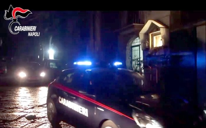 Napoli, ferisce 18enne al polmone con forbici: arrestato, la vittima è grave