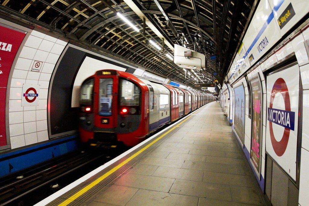 Londra. Esplosione in metropolitana, passeggeri feriti