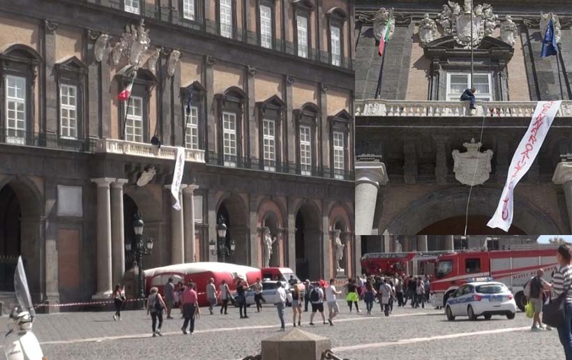 Napoli, dipendenti Hitachi licenziati minacciano il suicidio da Palazzo Reale