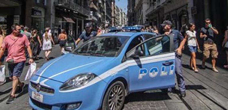 Tenta il furto di un cellulare in via Toledo, arrestato un cittadino marocchino