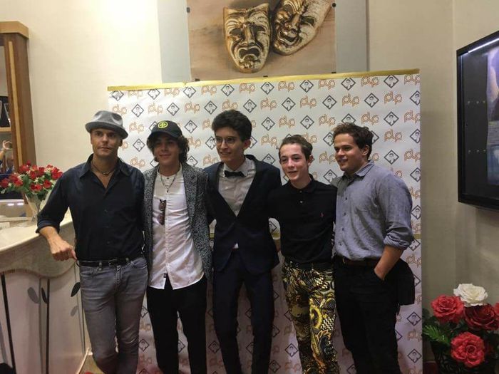 Il giovane attore Pio Luigi Piscicelli festeggia i suoi 18 anni con gli amici di ‘Braccialetti rossi’