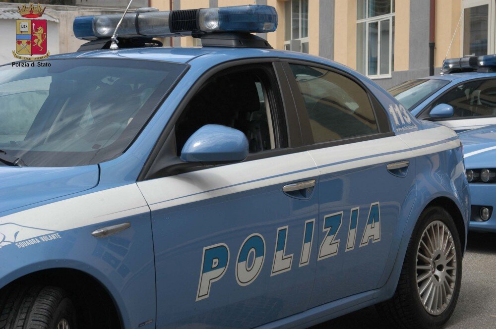 Napoli, coniugi spacciatori arrestati nella zona di piazza Mercato